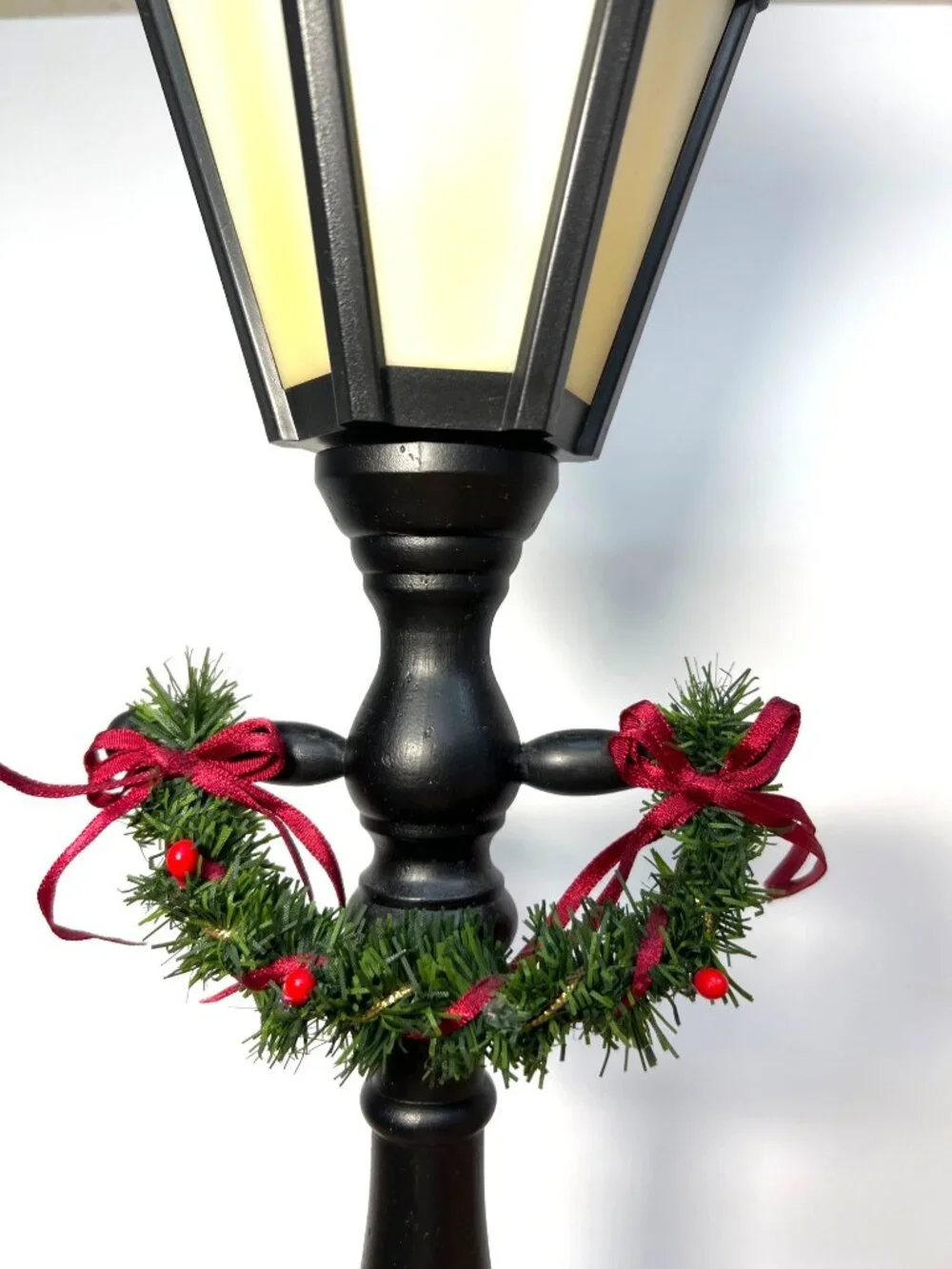 Black Christmas Candelabra Table Lamp With UL Certification For Indoor Use